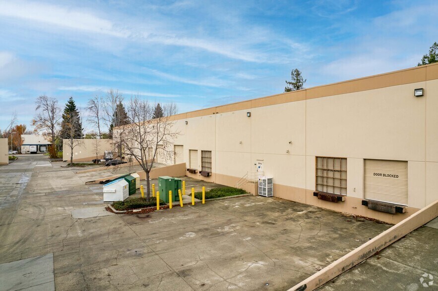 More Photos Of 30944-30956 San Clemente St, Hayward Warehouse For Lease