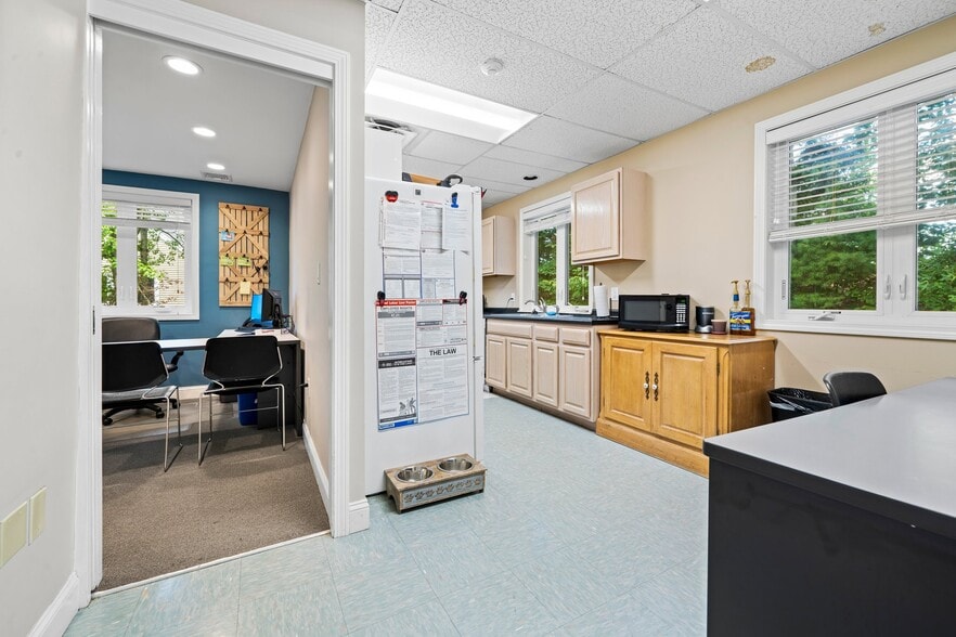 More Photos Of 1 Commons Dr, Londonderry Medical For Lease
