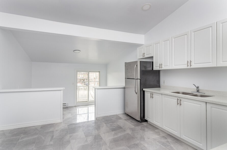 More Photos Of 3263 Lake Shore Blvd W, Toronto Dormitory For Sale