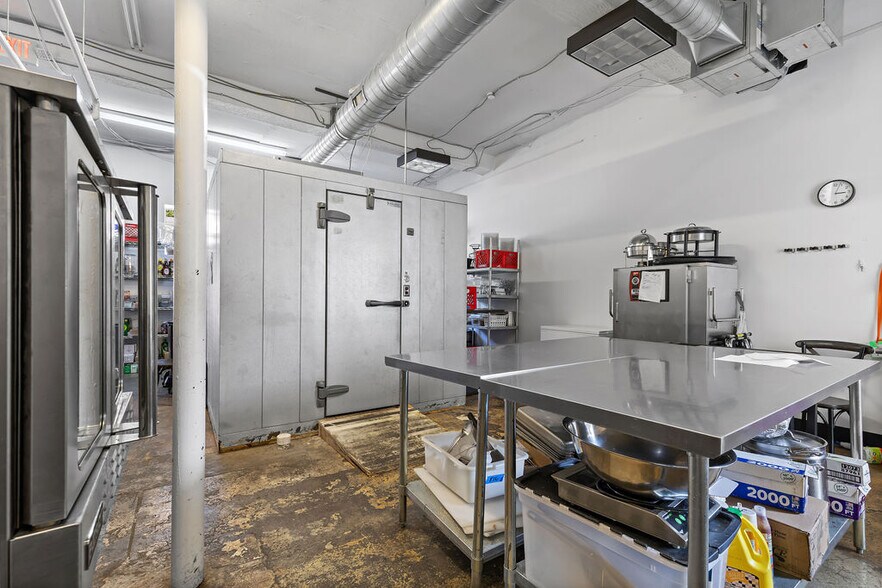 More Photos Of 17 E Brickel St, Columbus General Retail For Sale