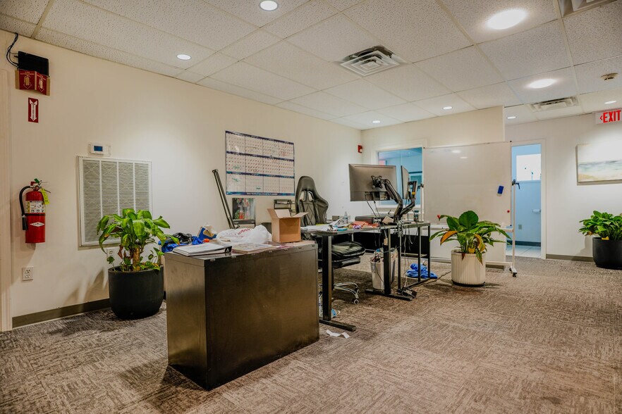 More Photos Of 35 Research Pky, Old Saybrook Light Manufacturing For Sale