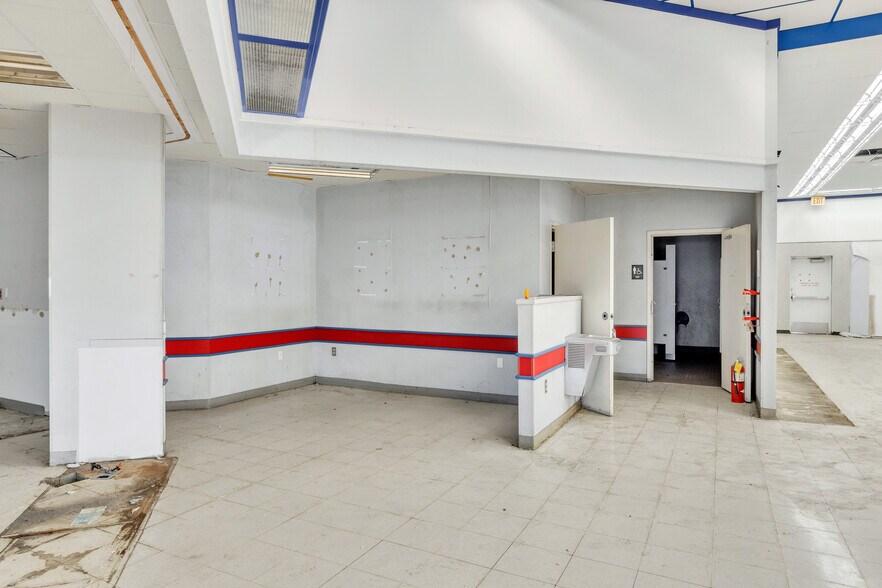 More Photos Of 2300 Wynnton Rd, Columbus Drugstore For Lease