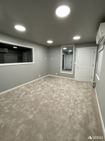 More Photos Of 116 Smokey St, Fort Collins Flex For Sale