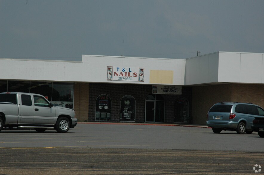 More Photos Of 1419-1425 Winnsboro Rd, Monroe Storefront For Lease