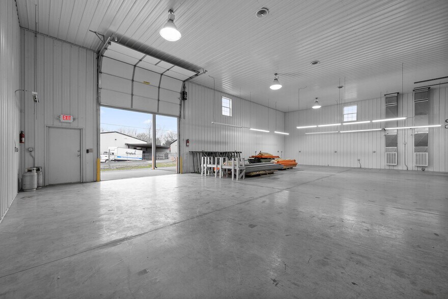 More Photos Of 1799 Alpine Dr, Clarksville Warehouse For Lease