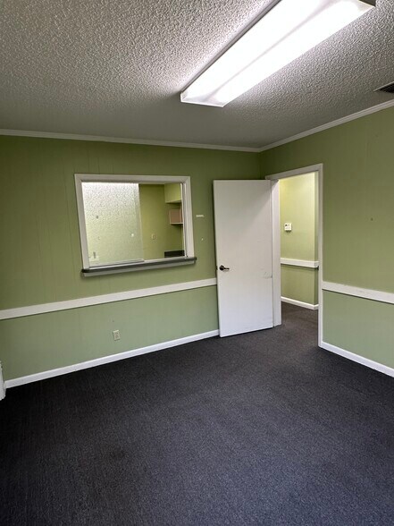 More Photos Of 402 W Highlands Blvd, Inverness Medical For Sale