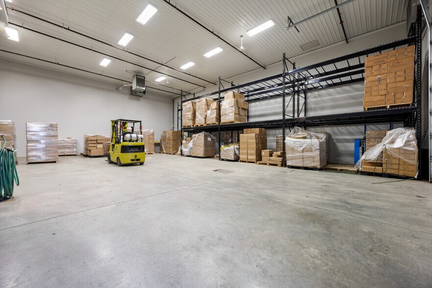 More Photos Of 1350 Boul Lionel-Boulet, Varennes Warehouse For Lease
