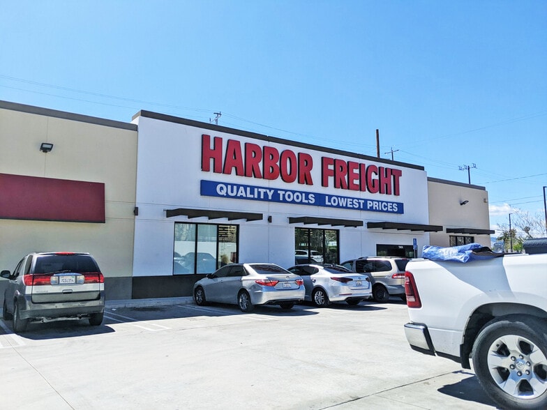 More Photos Of 13872-13880 Foothill Blvd, Sylmar Storefront Retail Office For Lease