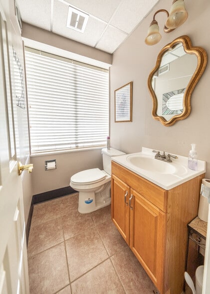 More Photos Of 5 Briercroft Office Park, Lubbock Office For Sale