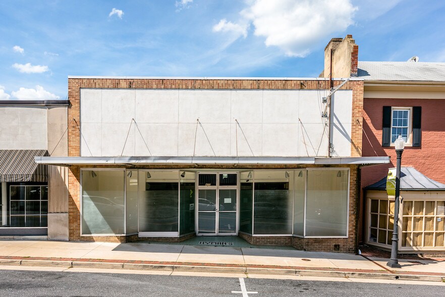 More Photos Of 411 W Main St, Waynesboro Restaurant For Sale