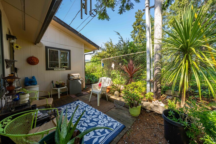 More Photos Of 542 Pacific Ave, Brookings Multifamily For Sale