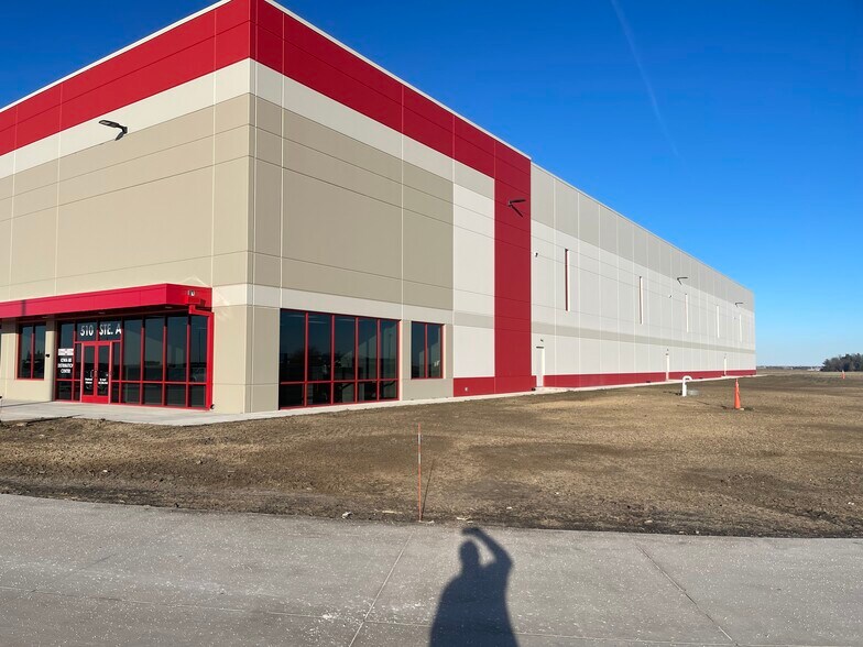 More Photos Of 510 Sterling Dr, Walcott Light Manufacturing For Lease