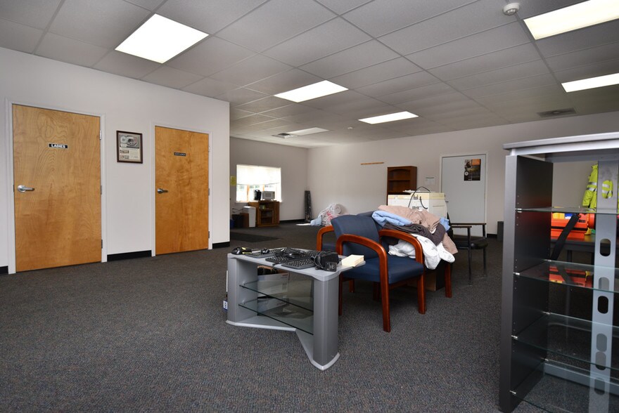 More Photos Of 220 S Maple St, Kutztown Industrial For Sale