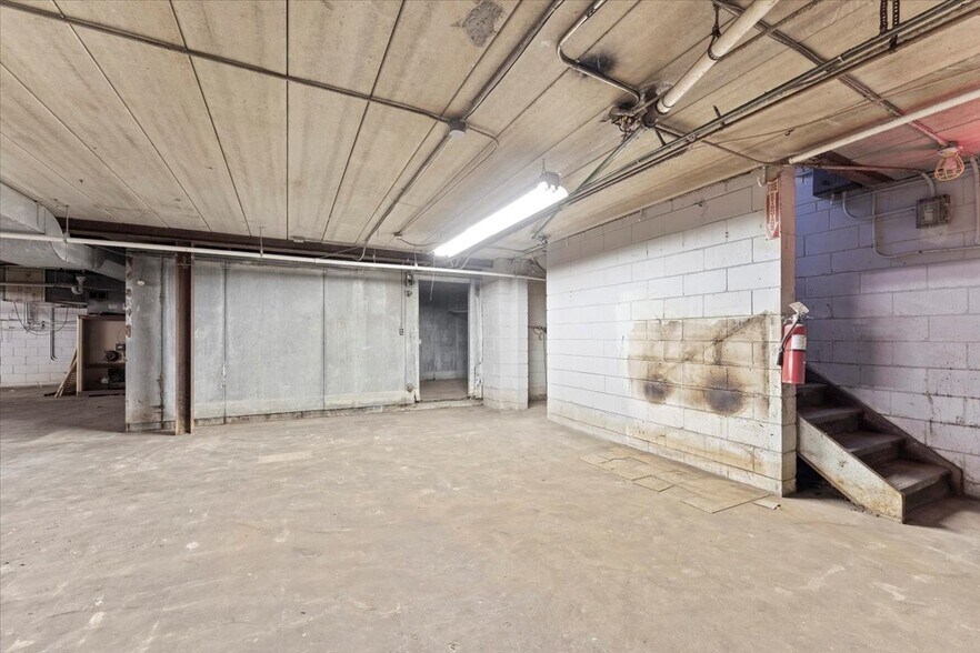 More Photos Of 7560 Macomb St, Grosse Ile Storefront Retail Office For Sale