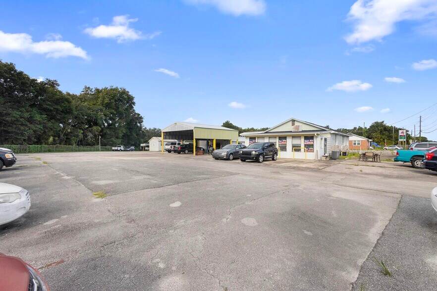 More Photos Of 2480 N Woodland Blvd, Deland Flex For Sale