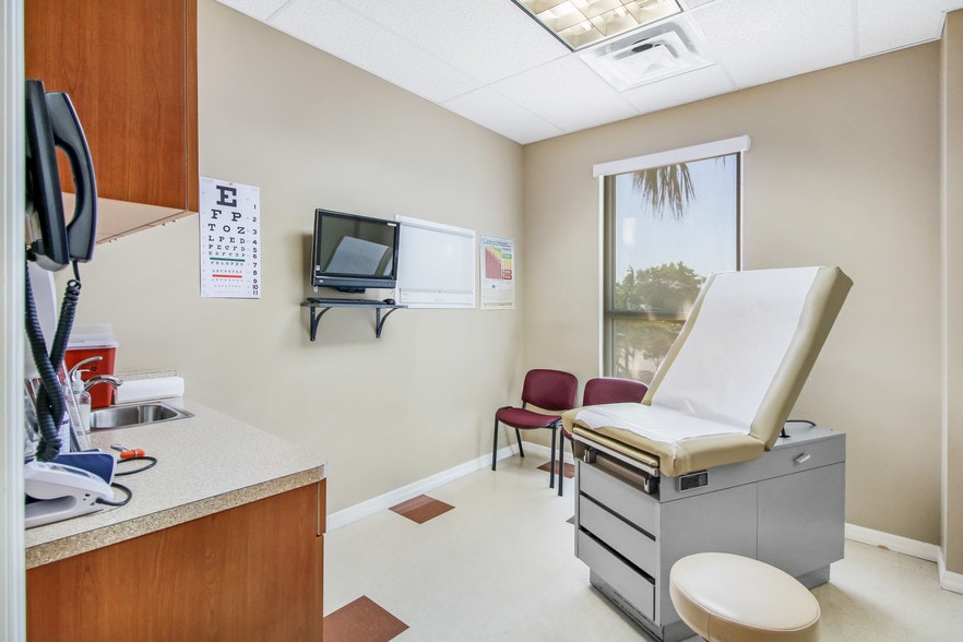 More Photos Of 4848 Coconut Creek Pky, Coconut Creek Medical For Lease
