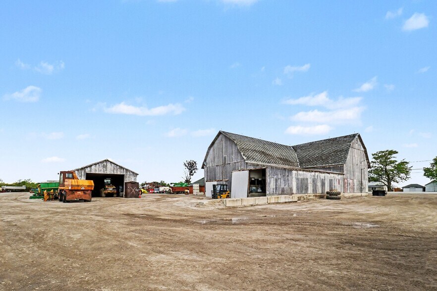 More Photos Of 4685 W US Route 20, Gibsonburg Light Distribution For Sale