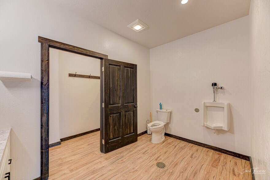 More Photos Of 4775 York Rd, Helena Light Distribution For Sale