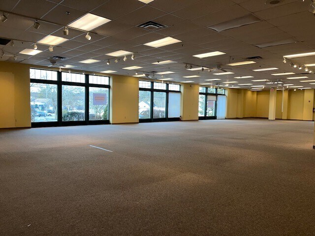 More Photos Of 657 E Main St, Mount Kisco Unknown For Lease