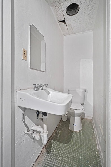 More Photos Of 1600 Wyoming Ave, El Paso Storefront Retail Residential For Sale