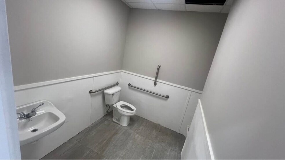 More Photos Of 6287 Lear Nagle Rd, North Ridgeville Warehouse For Lease