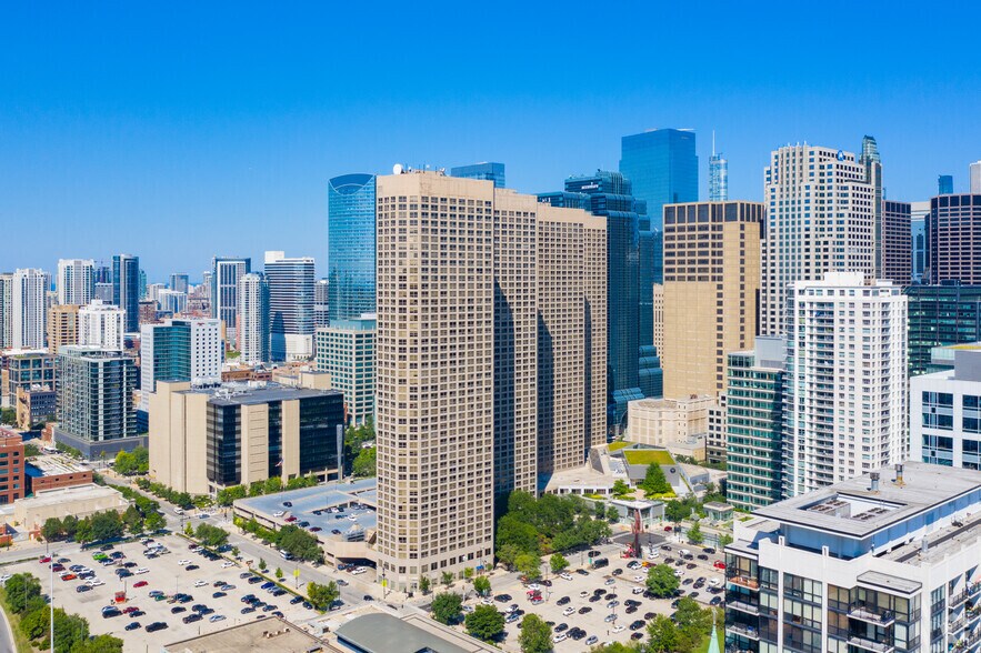 More Photos Of 555 W Madison St, Chicago Apartments For Lease