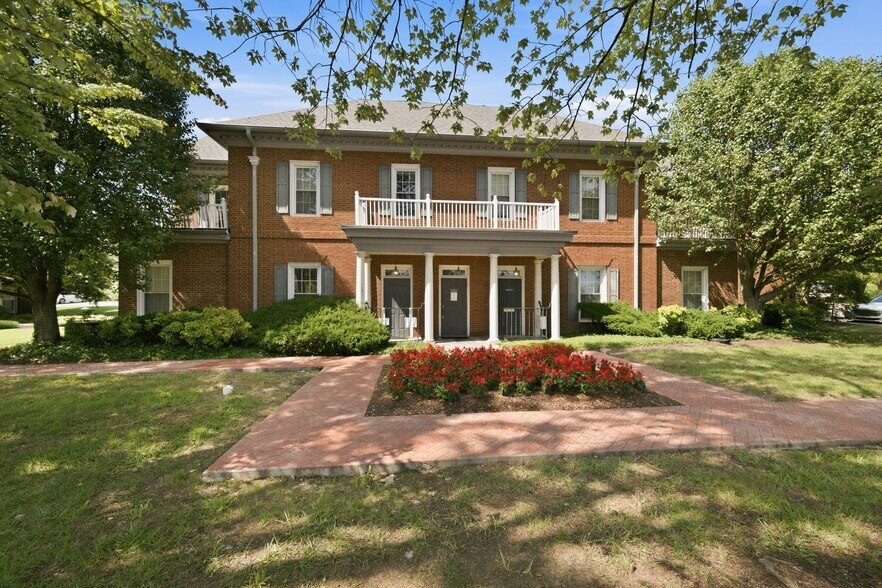 More Photos Of 5046 Thoroughbred Ln, Brentwood Loft Creative Space For Lease