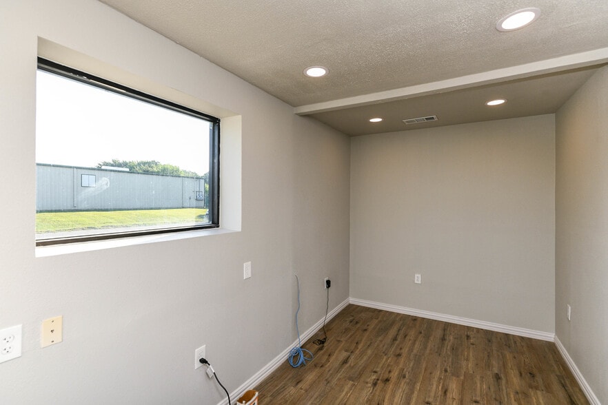 More Photos Of 1262 Eastgate Rd, Midlothian Warehouse For Sale