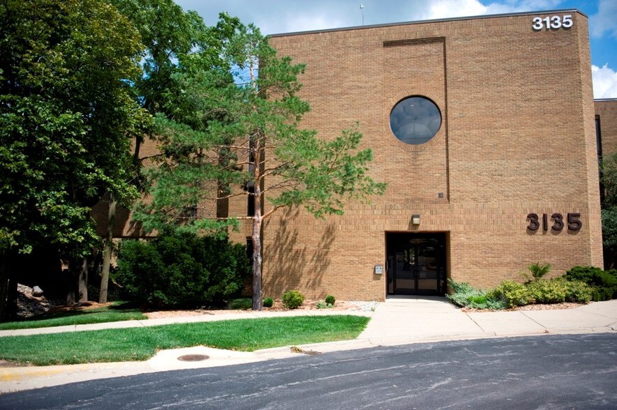 More Photos Of 3131-3135 S State St, Ann Arbor Medical For Lease