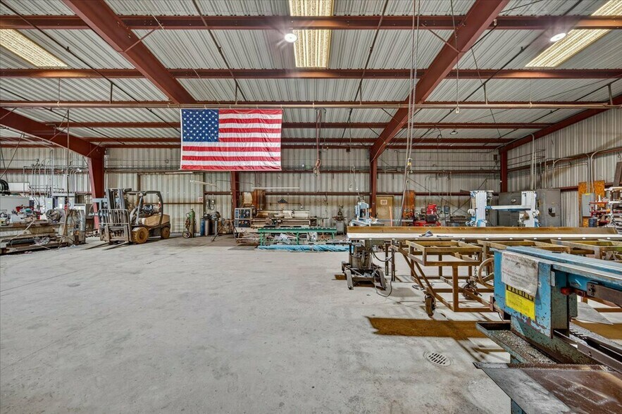More Photos Of 149 Ashland ave, Lindsay Industrial For Sale
