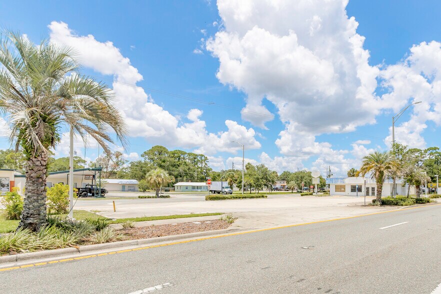 More Photos Of 1220 S Washington Ave, Titusville Convenience Store For Lease