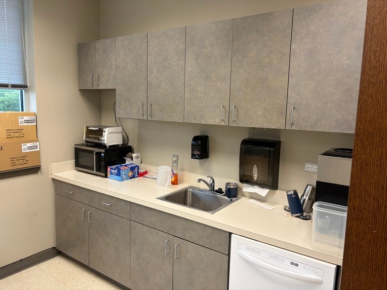 More Photos Of 2470 Flowood Dr, Flowood Medical For Lease