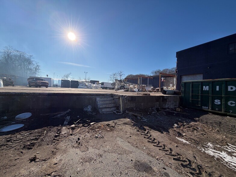 More Photos Of 55 Industrial Cir, Lincoln Distribution For Lease