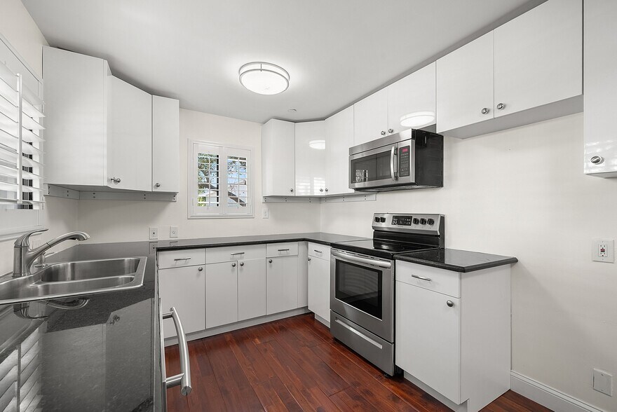 More Photos Of 112 SE 10th St, Delray Beach Office Residential For Lease