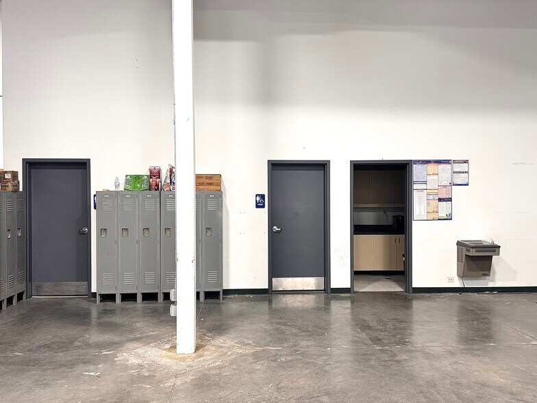 More Photos Of 480 S Geneva Rd, Vineyard Industrial For Lease