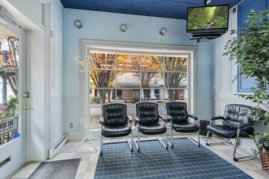 More Photos Of 962 W Hamilton St, Allentown Storefront Retail Residential For Lease