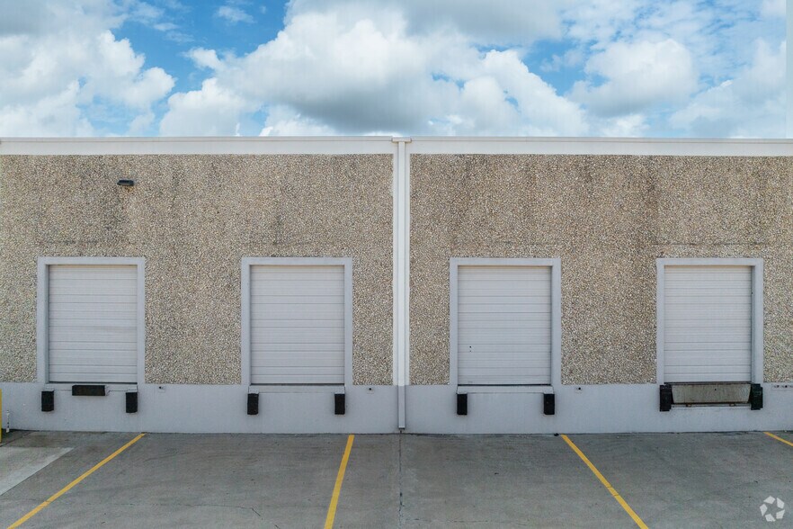 More Photos Of 3206 Industrial Ter, Austin Unknown For Lease