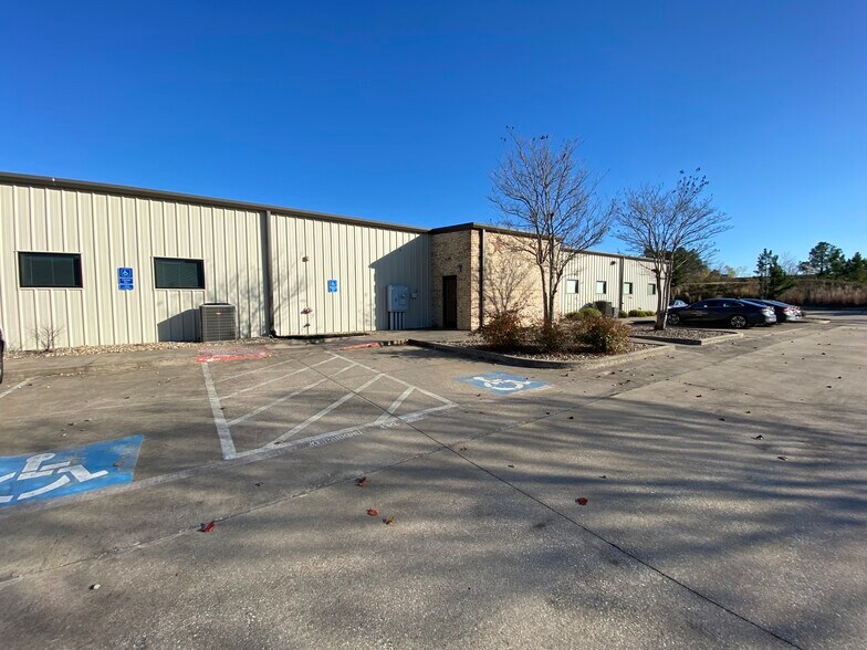 More Photos Of 3250 Robertson Rd, Tyler Office For Lease