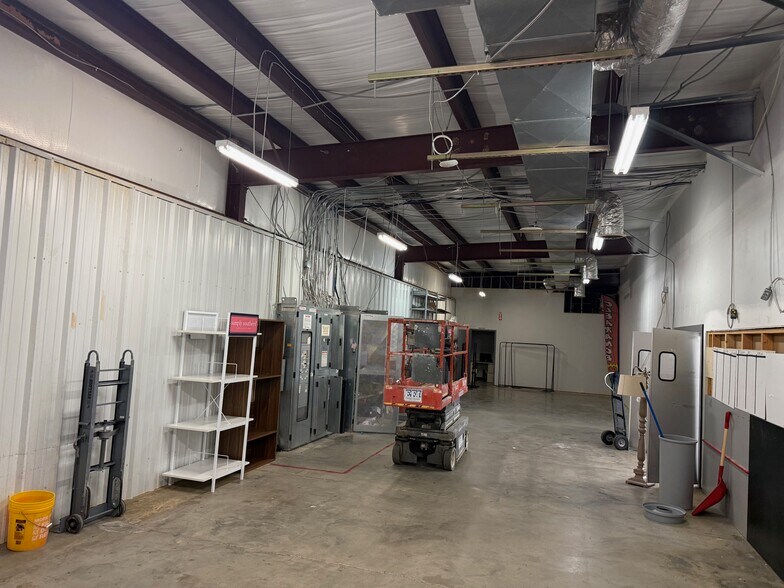 More Photos Of 3600 Main St, Jasper Storefront For Sale