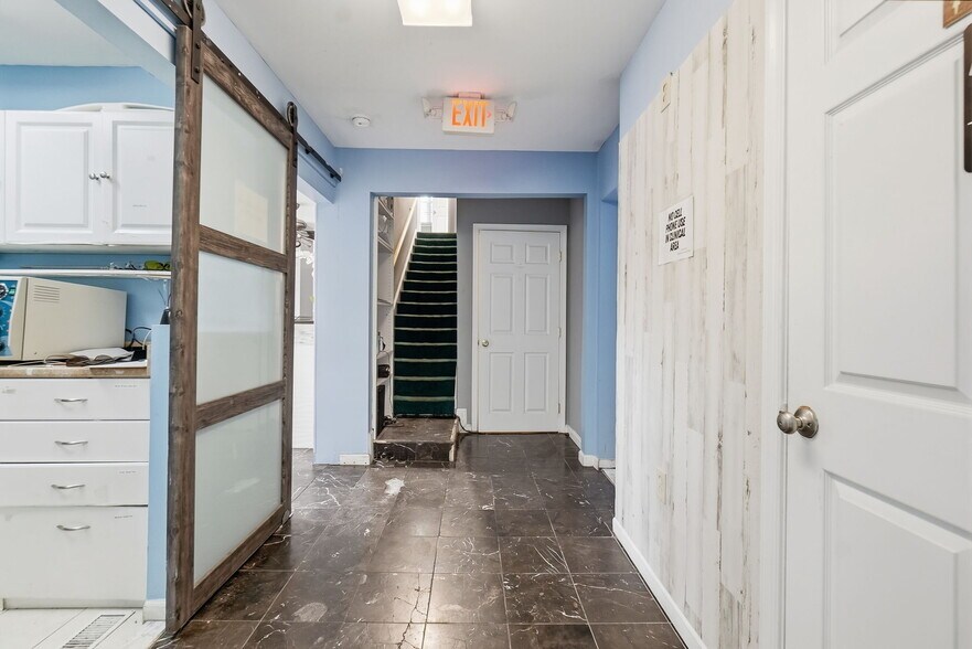 More Photos Of 9510 Lanham Severn Rd, Lanham Office For Sale