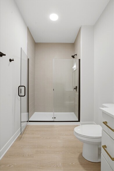 More Photos Of 1850 Glenview Rd, Glenview Apartments For Lease
