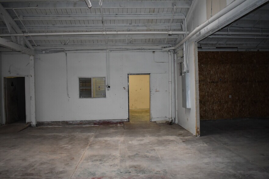 More Photos Of 831 E 61st St, Los Angeles Warehouse For Lease