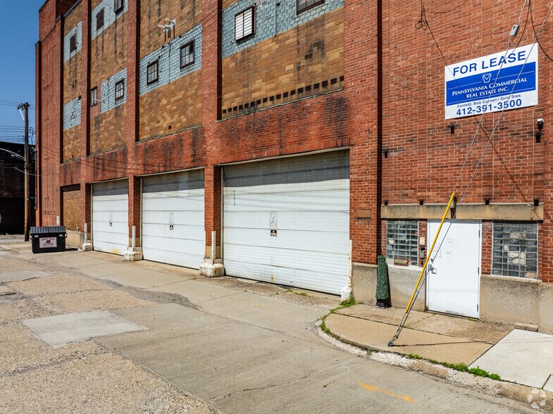 More Photos Of 301 Munson Ave, McKees Rocks Industrial For Lease
