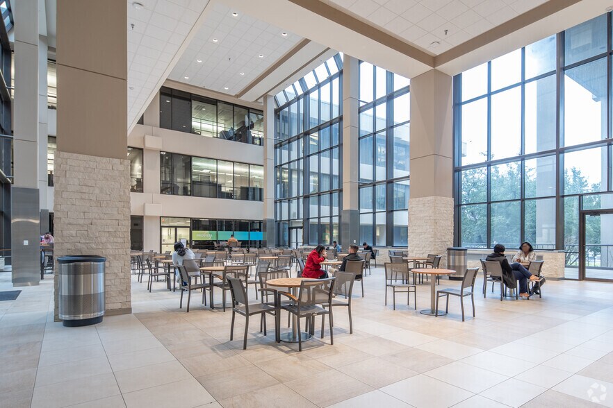 More Photos Of 250 E John Carpenter Fwy, Irving Office For Lease