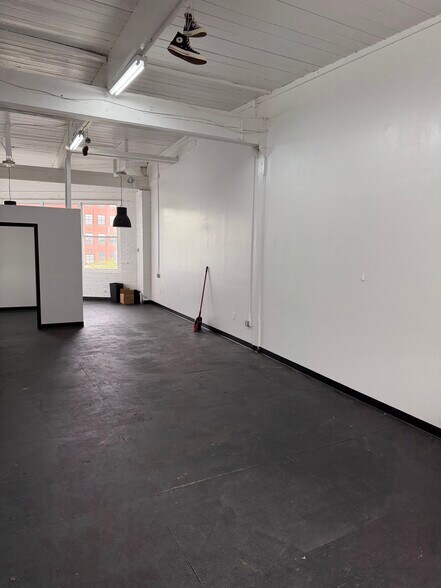 More Photos Of 60 Dickerson St, Newark Light Manufacturing For Lease