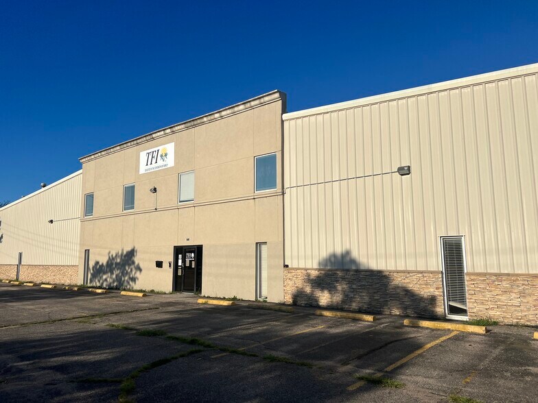 More Photos Of 1711 S Longfellow St, Wichita Office For Lease