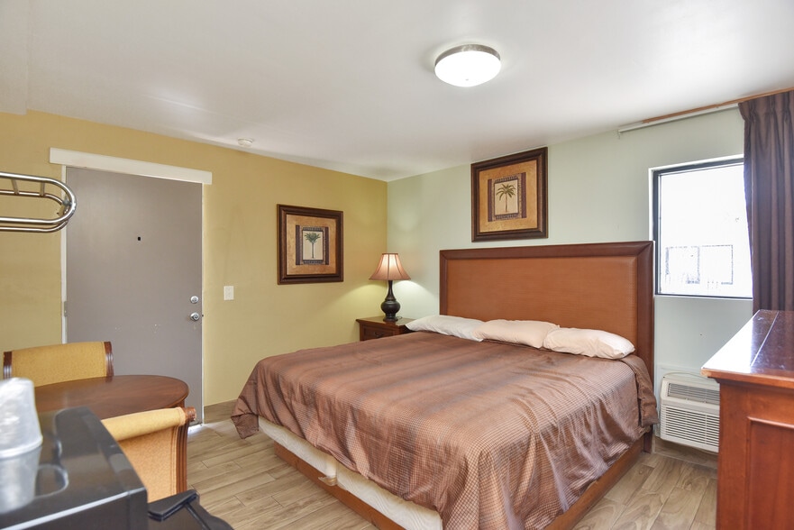 More Photos Of 808 S Atlantic Ave, Daytona Beach Hospitality For Sale