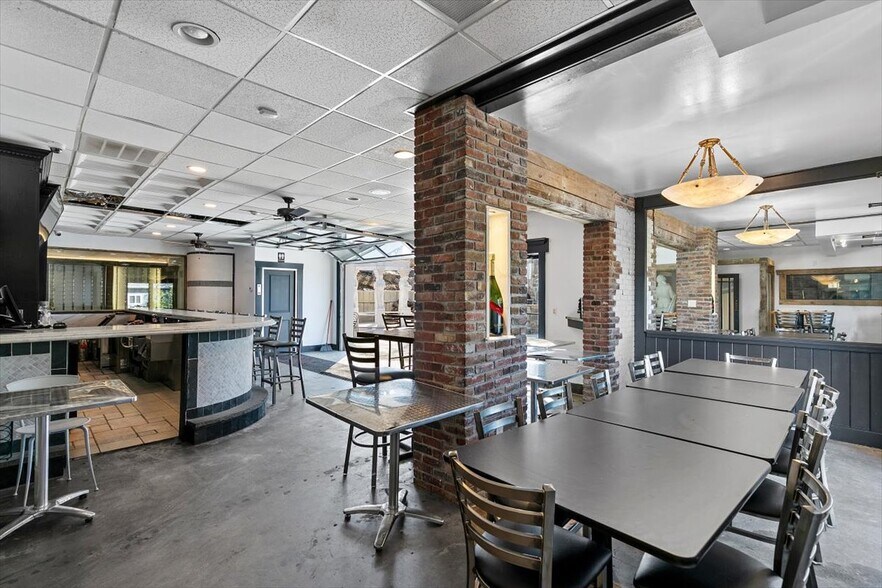 More Photos Of 439 Candlewood Lake Rd, Brookfield Freestanding For Lease