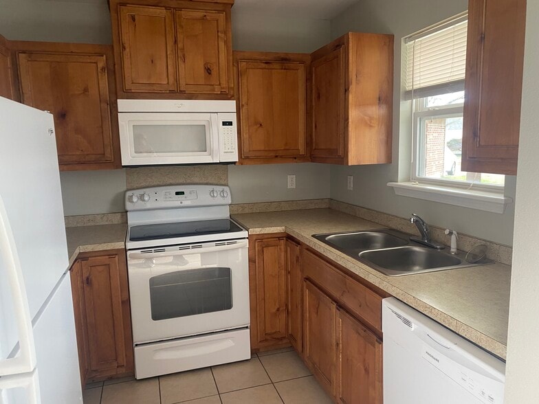 More Photos Of 101-124 S Cherokee Ave, Dewey Apartments For Sale
