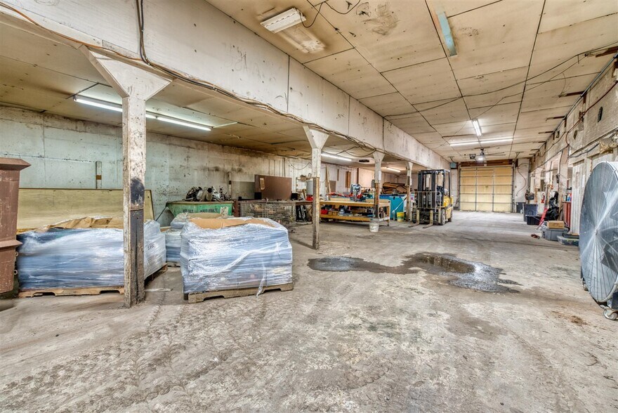 More Photos Of 2290 W Jeff Davis Hwy, Elkton Warehouse For Lease